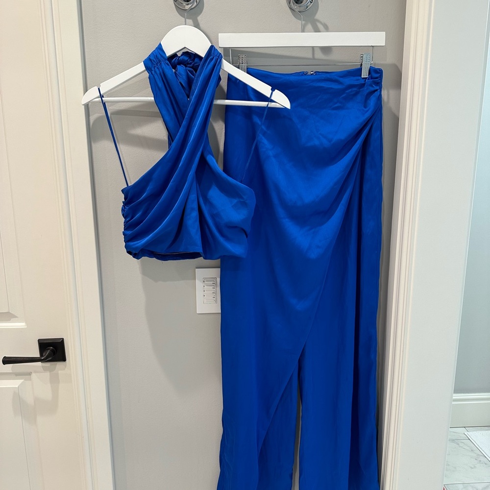 Royal blue 2 piece set. Halter top. High waisted pants. Silk material.